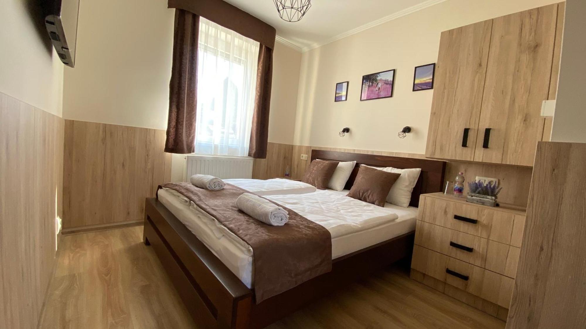Levendula Vendeghaz Hotel Gyor Exterior photo