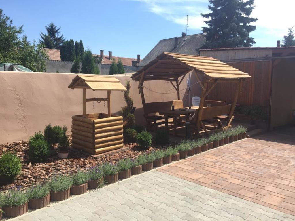 Levendula Vendeghaz Hotel Gyor Exterior photo